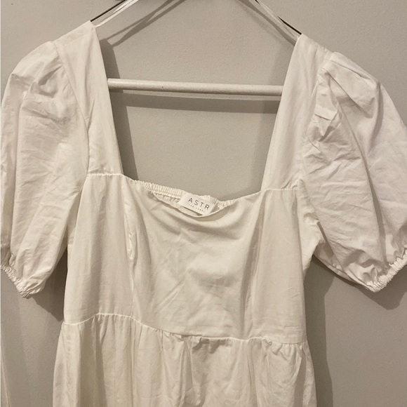 ASTR the label Poplin Tiered Puff Sleeve Midi Dress - Picture 4 of 8